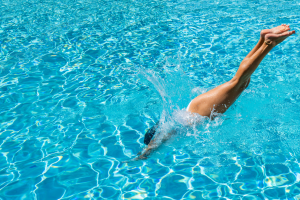 Quels sont les facteurs qui influencent le pH de l'eau de la piscine?